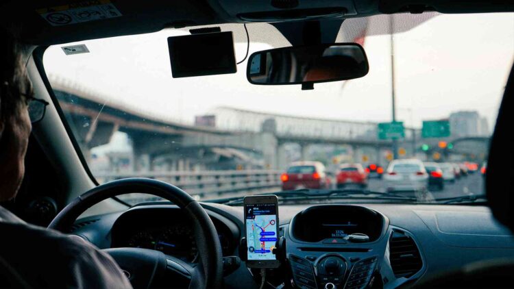 Durante años los usuarios de Uber se han quejado de pagar hasta 5 veces más por la tarifa dinámica, pero EE. UU. quiere empezar a regularla y promete ahorro 1 Uber