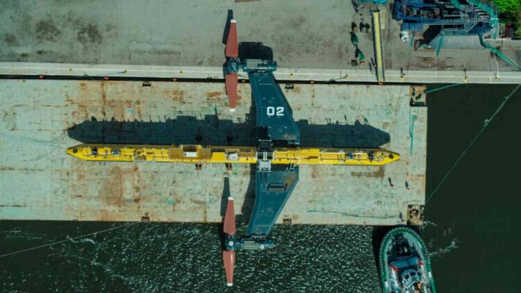 Construyeron una máquina de 74 metros que luce como un avión y la dejaron flotando en aguas escocesas: Puede generar hasta 2 MW y abastece a aproximadamente 2000 hogares 1 máquina flotante