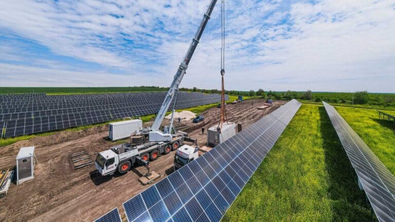 La inversión energética mundial alcanzará US$3,4 billones en 2026 y la energía limpia duplica a los combustibles fósiles
