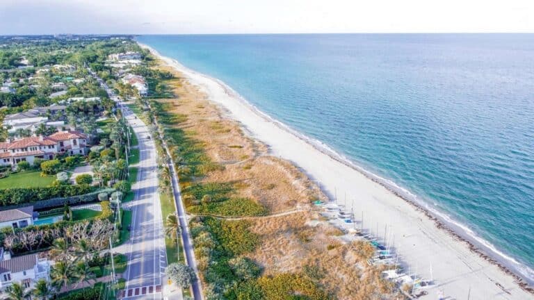 Florida anunció US$750 000 de fondos federales para proteger sus playas y comunidades costeras de los embates del clima 4 Florida anunció US$750 000 de fondos federales para proteger sus playas y comunidades costeras de los embates del clima