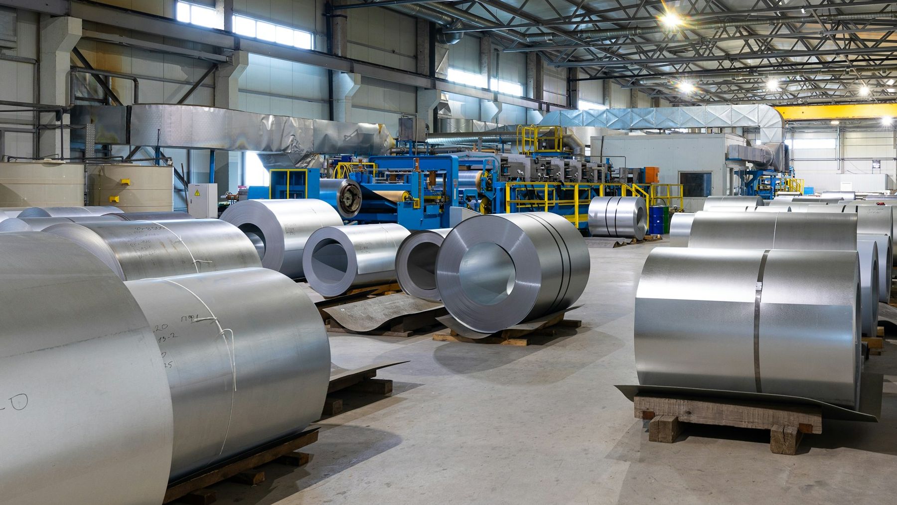 Trump actualiza los aranceles a las importaciones de acero, aluminio y cobre para fortalecer la industria nacional