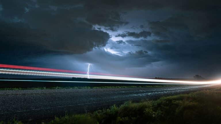 Frente frío desató tormentas y alertas de emergencia en Texas mientras el Golfo de México despierta con amenaza tropical