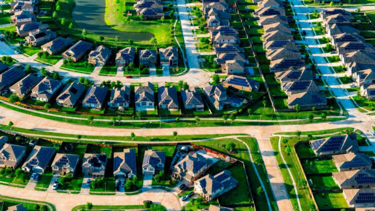 La energía solar comunitaria entra en otra etapa y no tener paneles ya no significa quedar fuera del ahorro: El comercio local de energía promete un futuro más sostenible 1 energía solar