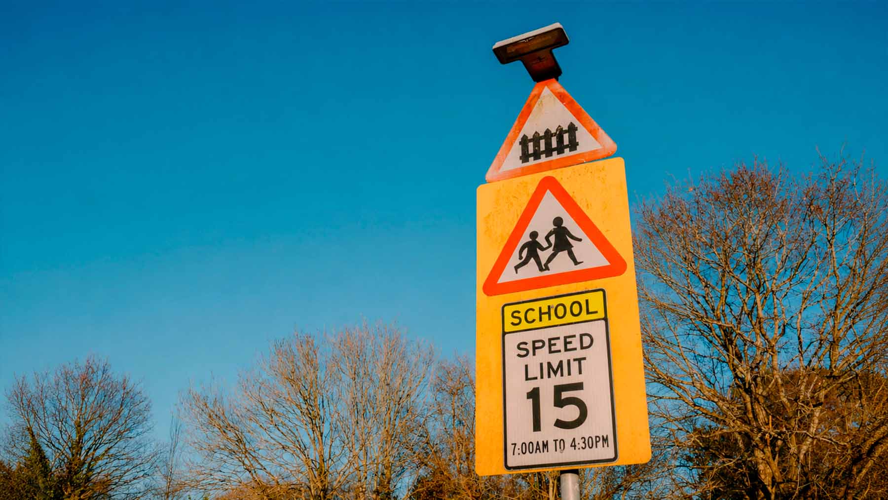 San Francisco busca reducir el peligro en zonas escolares, comenzará bajando el límite de velocidad a 15 mph en seis escuelas tras las vacaciones de verano y continuará expandiendo la norma en toda la ciudad