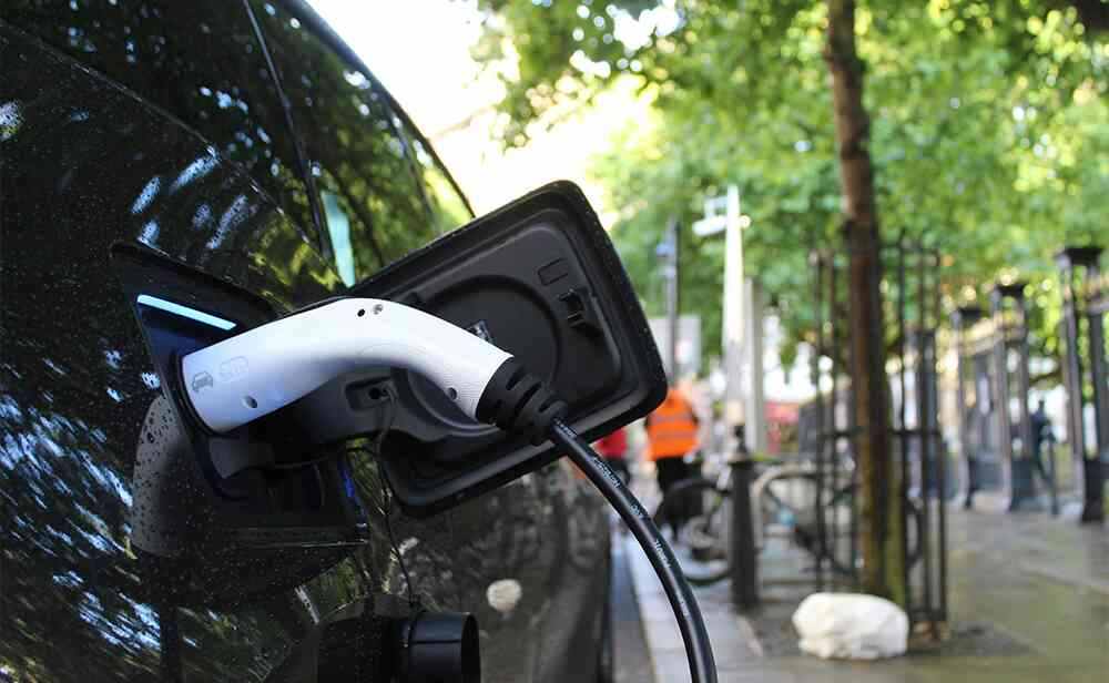Una de las petroleras más importantes del planeta acaba de presentar algo inesperado: Un coche eléctrico que promete cargar en menos de 10 minutos y consumir mucha menos energía 2 coche eléctrico