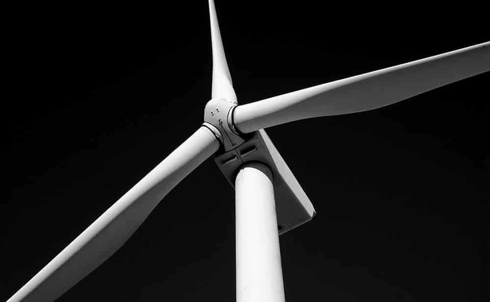 Una cámara observó las aspas de una turbina eólica marina durante 19 meses para detectar si eran un riesgo para las aves y aunque hubo cinco posibles colisiones, no ocurrieron porque algunos animales iniciaron sus maniobras de evasión hasta 200 metros antes 2 energía eólica