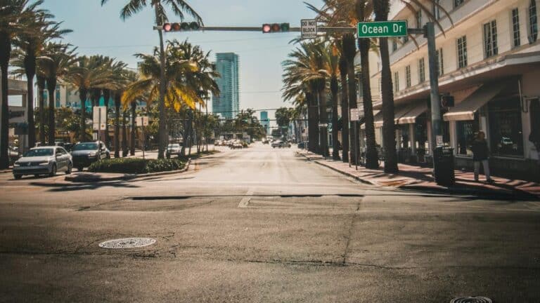 Florida enfrenta calor extremo con sensación térmica de hasta 47 °C