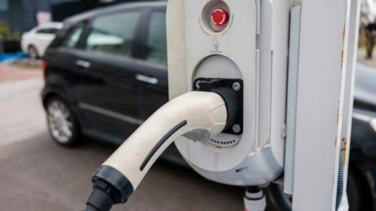 Los vehículos eléctricos ya desplazan 1,7 millones de barriles de petróleo por día