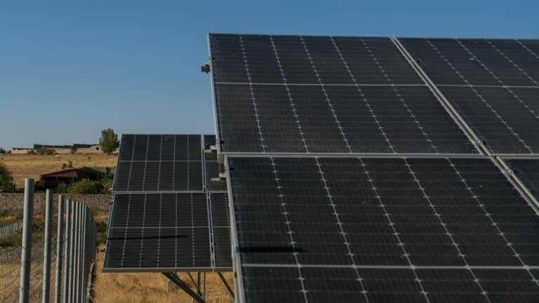 Los proyectos combinados de paneles solares y baterías registran una expansión acelerada en el mundo 2 Los proyectos combinados de paneles solares y baterías registran una expansión acelerada en el mundo