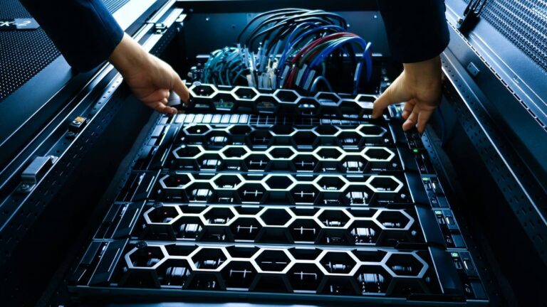 Rhode Island establece la meta de instalar 600 megavatios en sistemas de almacenamiento energético para finales de 2033
