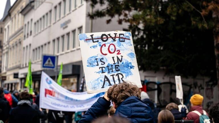 La Escuela del Medio Ambiente de Yale advierte que los niveles de dióxido de carbono registrarán un aumento significativo este año debido al fenómeno de El Niño 2 La Escuela del Medio Ambiente de Yale advierte que los niveles de dióxido de carbono registrarán un aumento significativo este año debido al fenómeno de El Niño