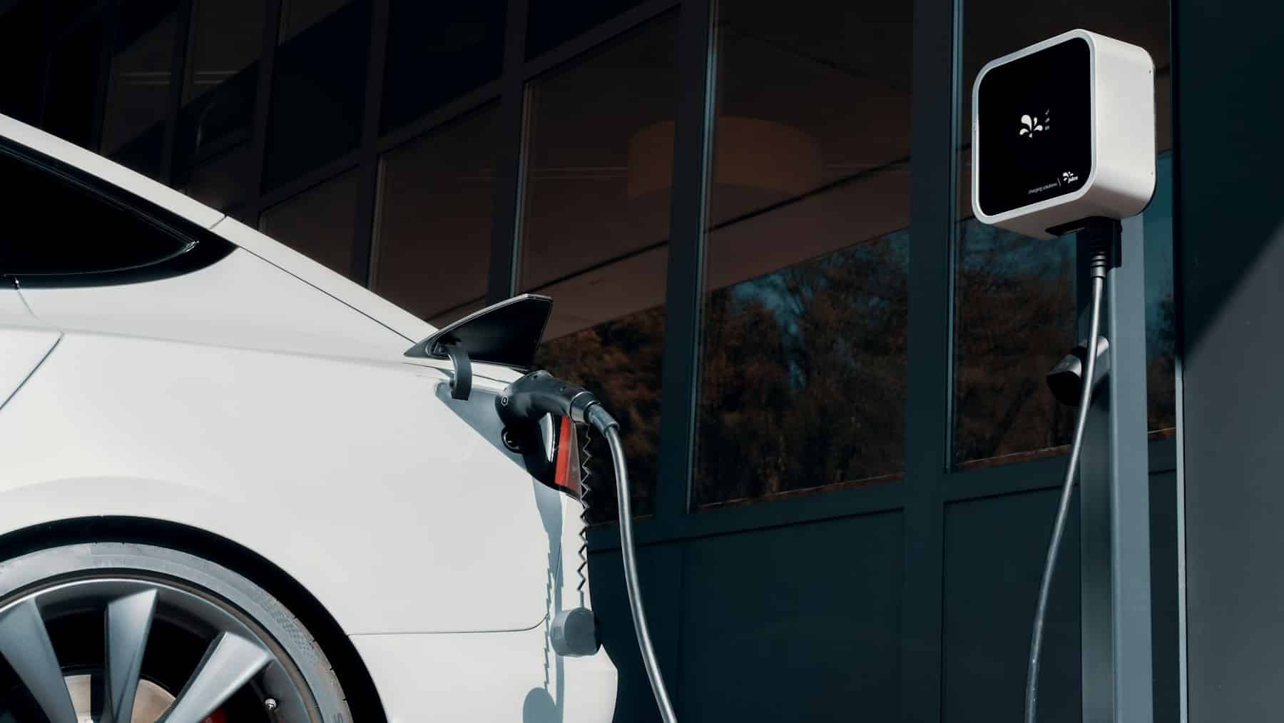 ChargePoint impulsa el despliegue de infraestructura de carga rápida para corredores viales con programas de capacitación técnica