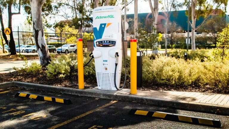 Rhode Island inaugura doce estaciones de carga rápida para vehículos eléctricos en la Interestatal 95 15 Rhode Island inaugura doce estaciones de carga rápida para vehículos eléctricos en la Interestatal 95