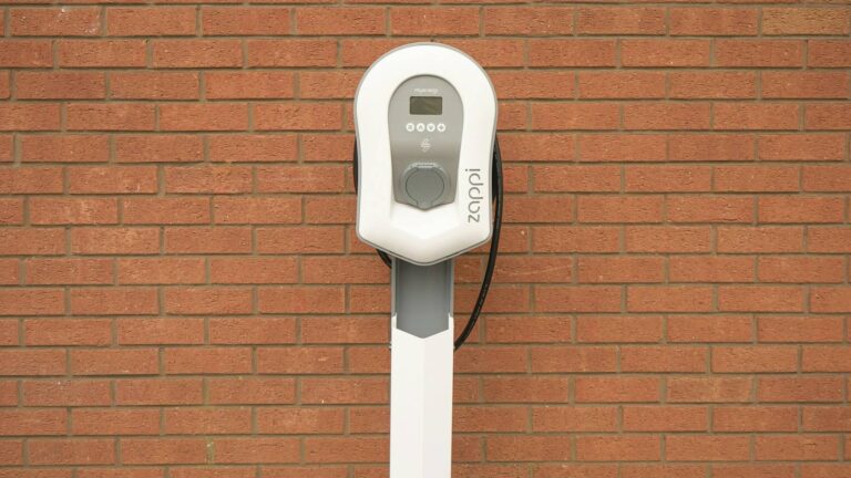 Electrify America inaugura su mayor estación de carga para vehículos eléctricos en Orlando