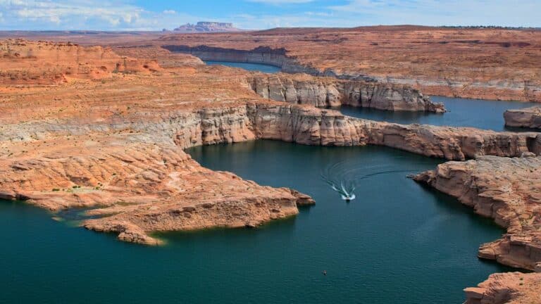 El histórico descenso en el lago Powell reaviva los reclamos para vaciarlo por completo y restaurar su ecosistema 3 El histórico descenso en el lago Powell reaviva los reclamos para vaciarlo por completo y restaurar su ecosistema