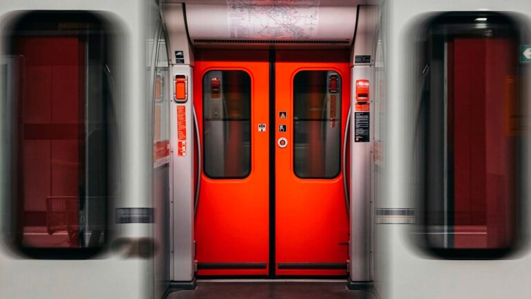 RTD LiVE en Denver: cómo conseguir 50 % de descuento en bus y tren si tus ingresos califican 2 RTD LiVE en Denver: cómo conseguir 50 % de descuento en bus y tren si tus ingresos califican