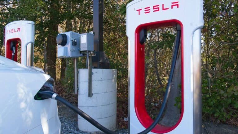 Tesla amplía su infraestructura de carga rápida en Estados Unidos con la apertura de nuevas estaciones Supercharger en California, Texas y Florida