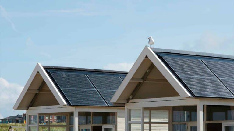 Una isla de Massachusetts conocida por sus mansiones prueba un modelo solar que podría repartir US$550 000 en créditos eléctricos entre hogares con dificultades 2 Una isla de Massachusetts conocida por sus mansiones prueba un modelo solar que podría repartir US$550 000 en créditos eléctricos entre hogares con dificultades