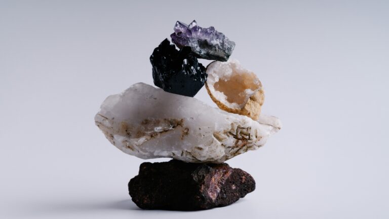 La AIE señala el encarecimiento de los minerales críticos ante el aumento de la demanda y las restricciones de oferta