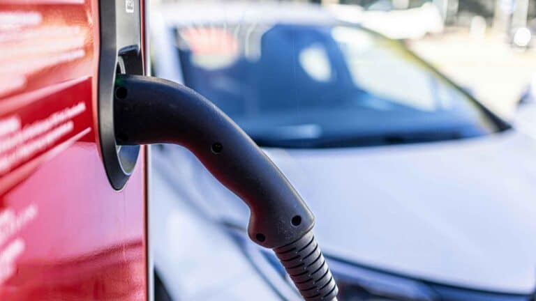 Boston demanda al Departamento de Transporte por cancelar una subvención que incluía cargadores eléctricos 8 Boston demanda al Departamento de Transporte por cancelar una subvención que incluía cargadores eléctricos