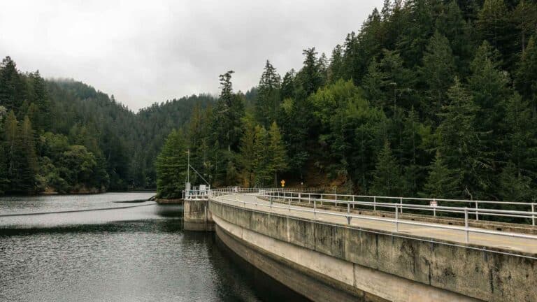 California termina obras de refuerzo en un dique de Stockton ante El Niño