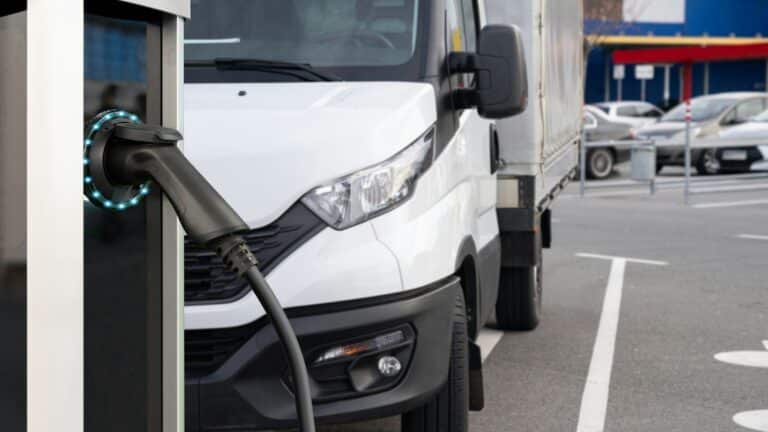 Tesla y Pilot inauguran en Georgia una estación de carga ultrarrápida para camiones eléctricos de larga distancia 2 Tesla y Pilot inauguran en Georgia una estación de carga ultrarrápida para camiones eléctricos de larga distancia
