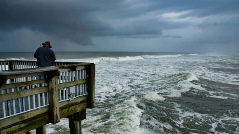 El huracán Isaías se debilitó durante la noche y queda en Florida como una tormenta postropical 2 El huracán Isaías se debilitó durante la noche y queda en Florida como una tormenta postropical