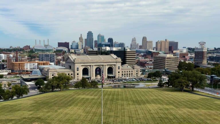 Kansas City construirá un parque de 5,5 acres sobre la autopista I-670