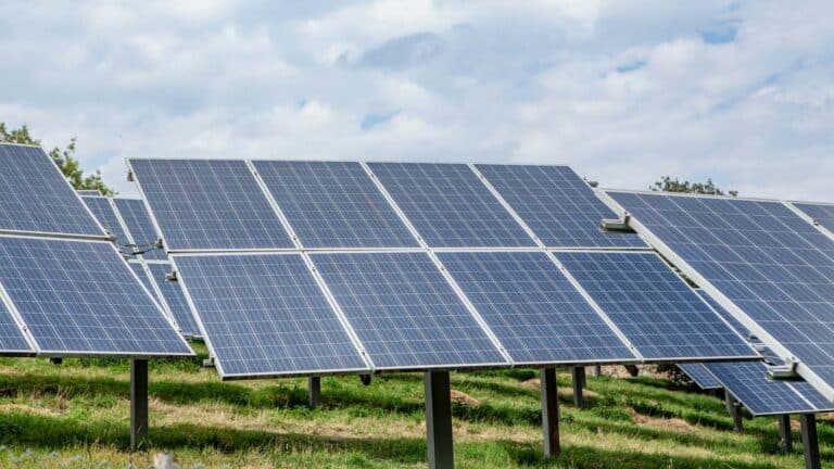 La SEIA presenta un marco para facilitar la contratación de energía solar distribuida