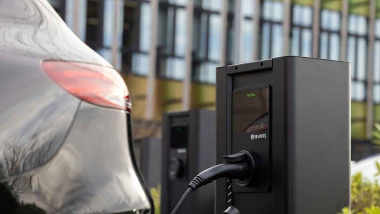 Un proyecto de ley busca hacer permanentes los créditos fiscales para vehículos eléctricos en EE. UU.